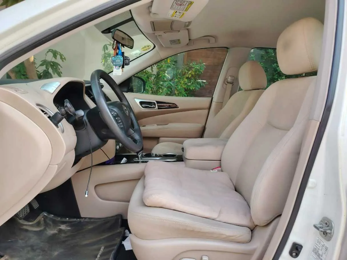 Car image 14