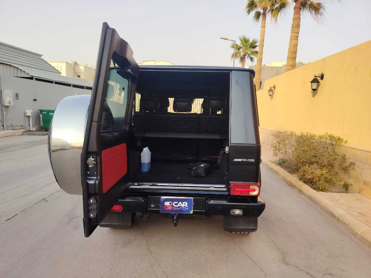 Car image 24