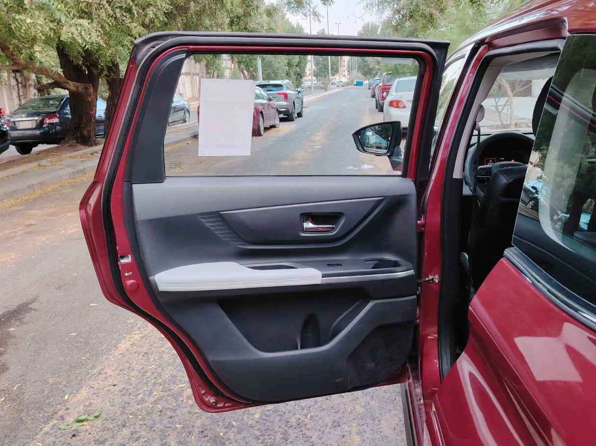 Car image 13