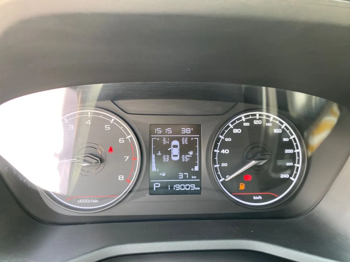 Car image 18