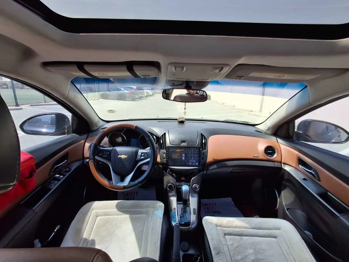 Car image 14