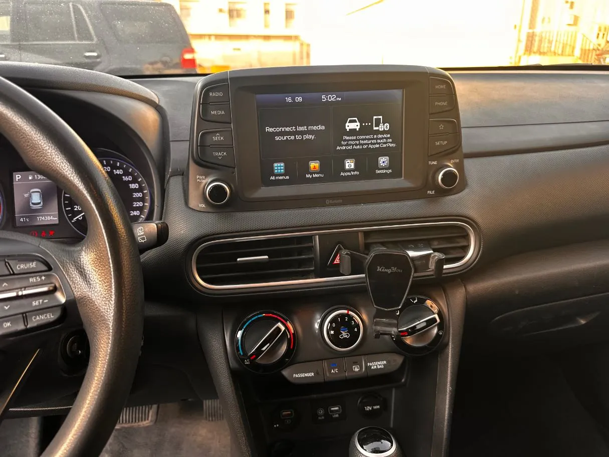 Car image 19