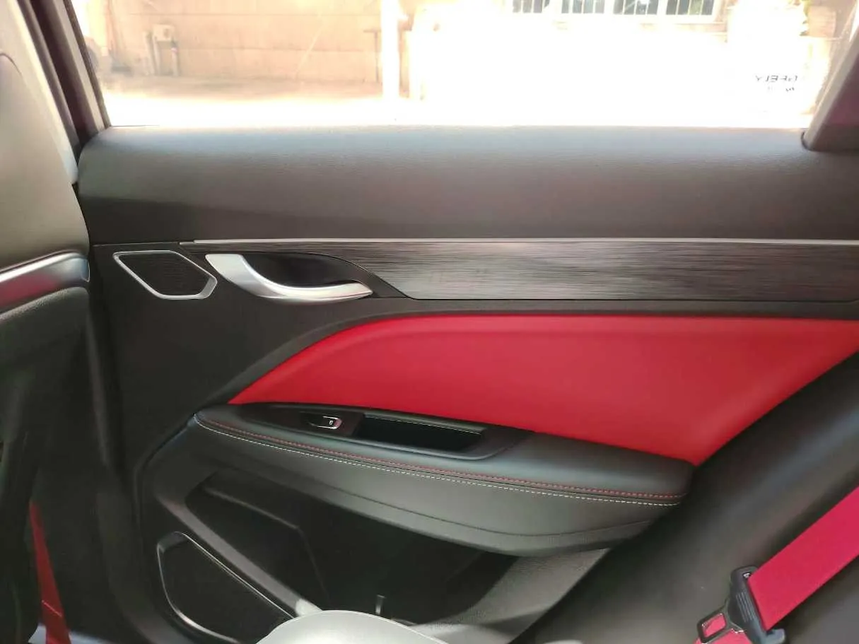 Car image 37