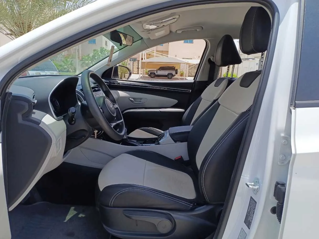 Car image 12