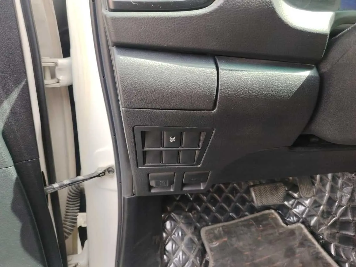 Car image 43