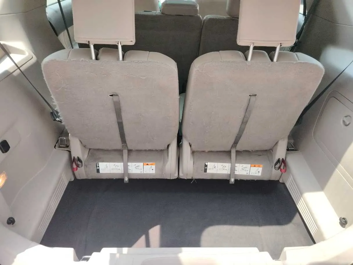 Car image 37