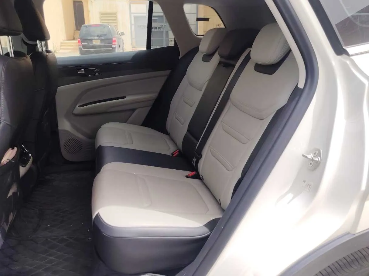 Car image 17