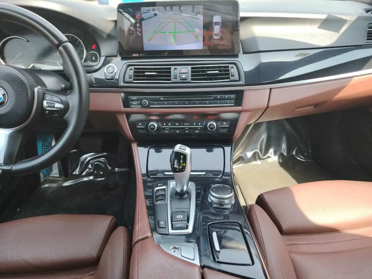 Car image 18