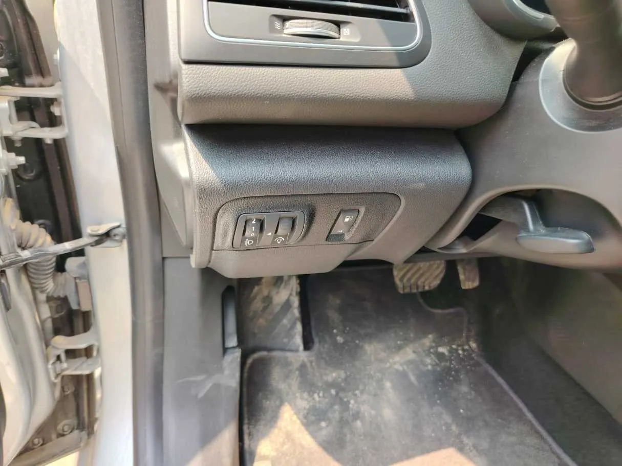 Car image 43
