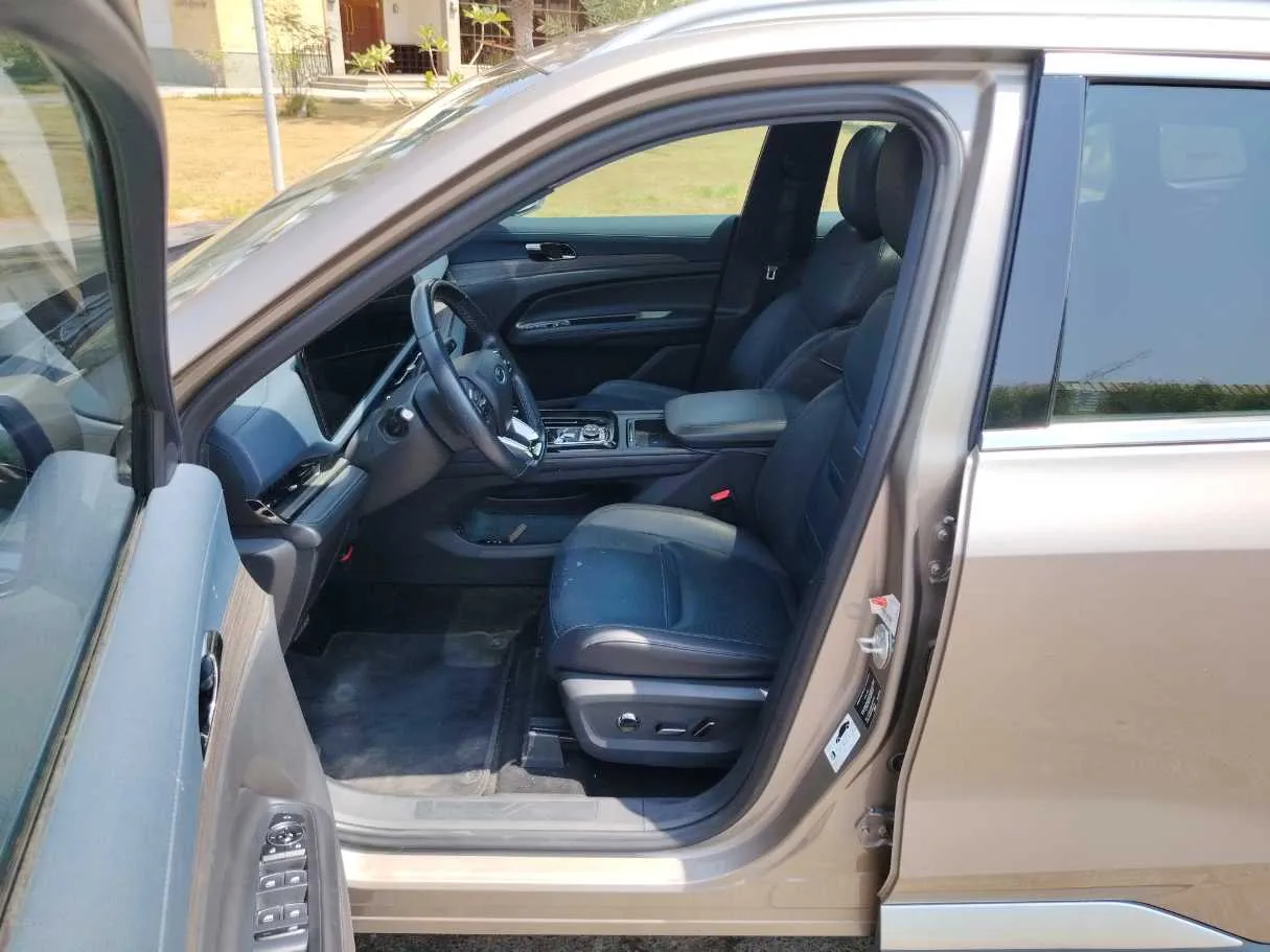 Car image 13