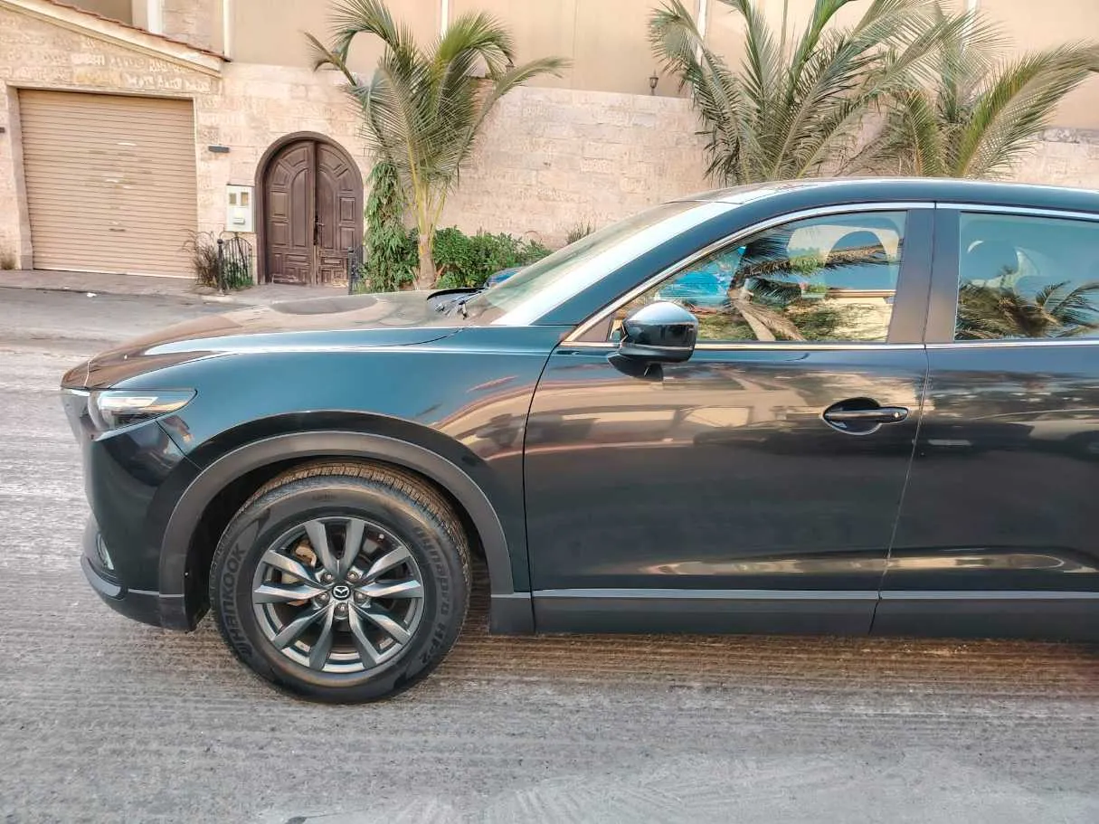 Car image 9