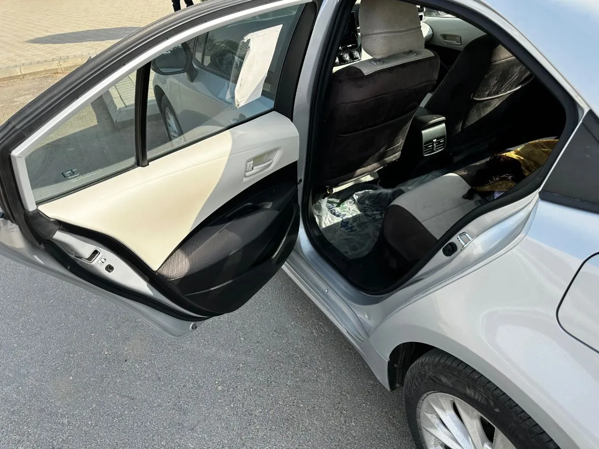 Car image 12