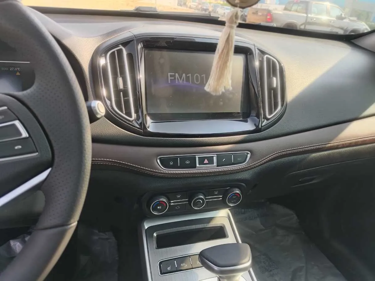 Car image 24
