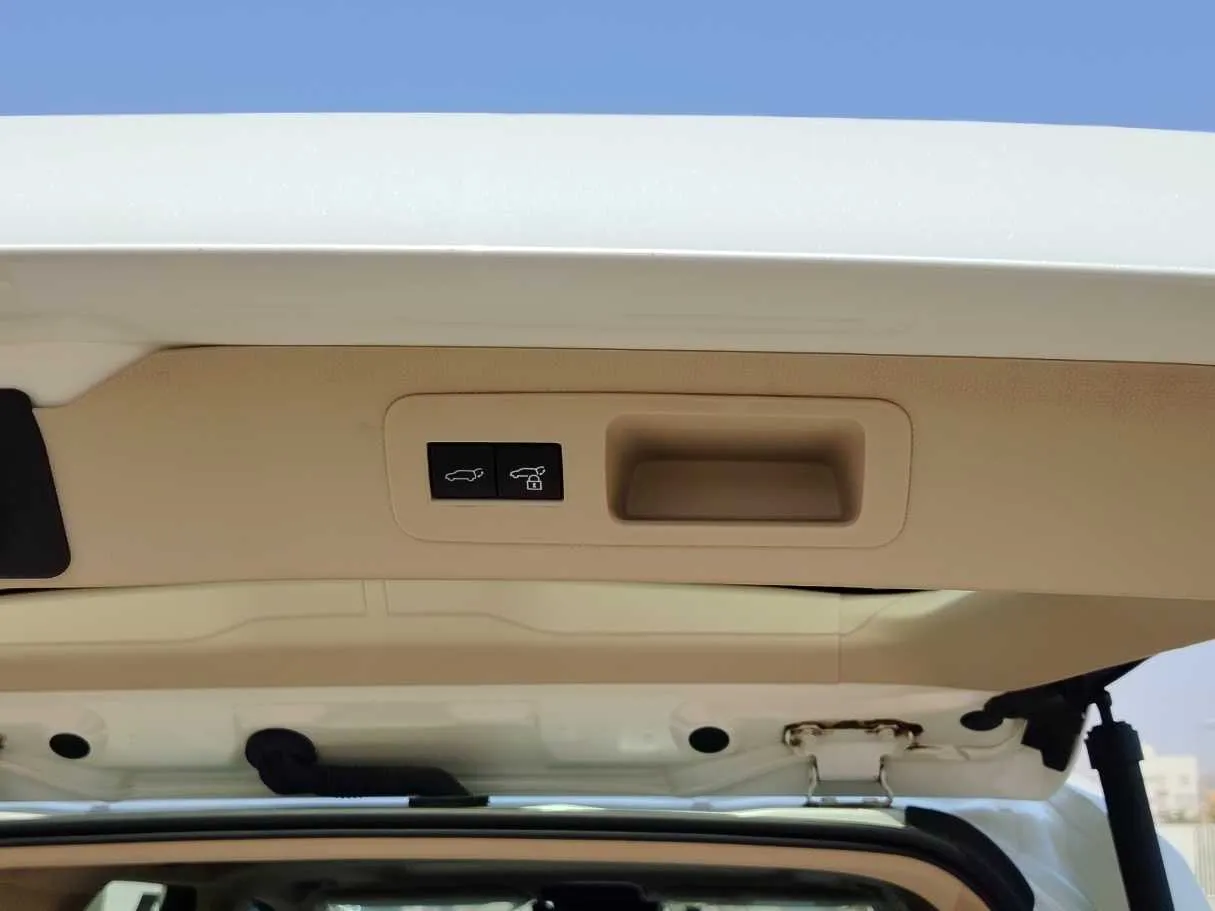 Car image 37