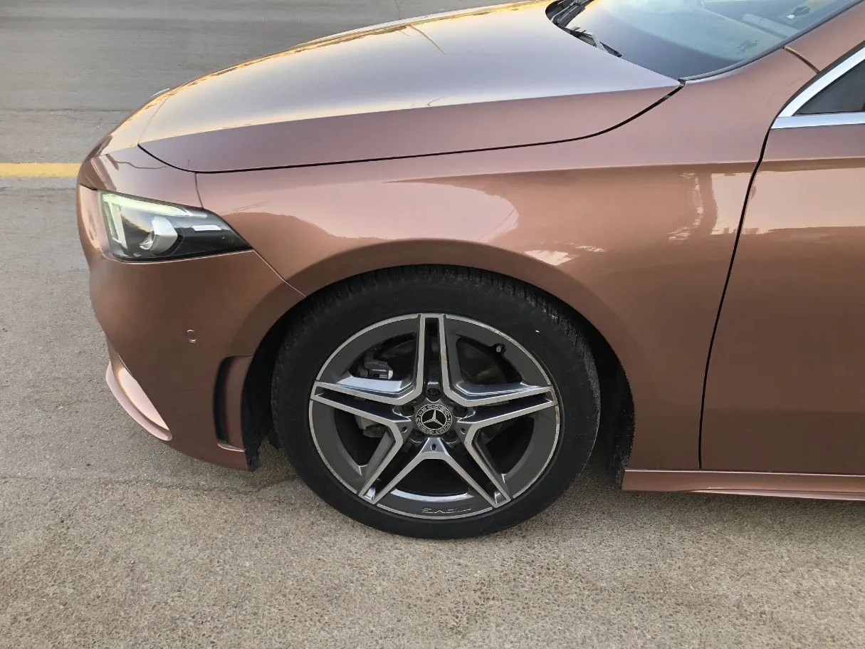 Car image 9