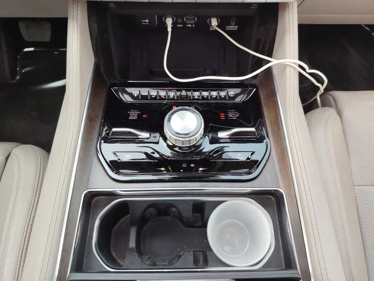 Car image 23