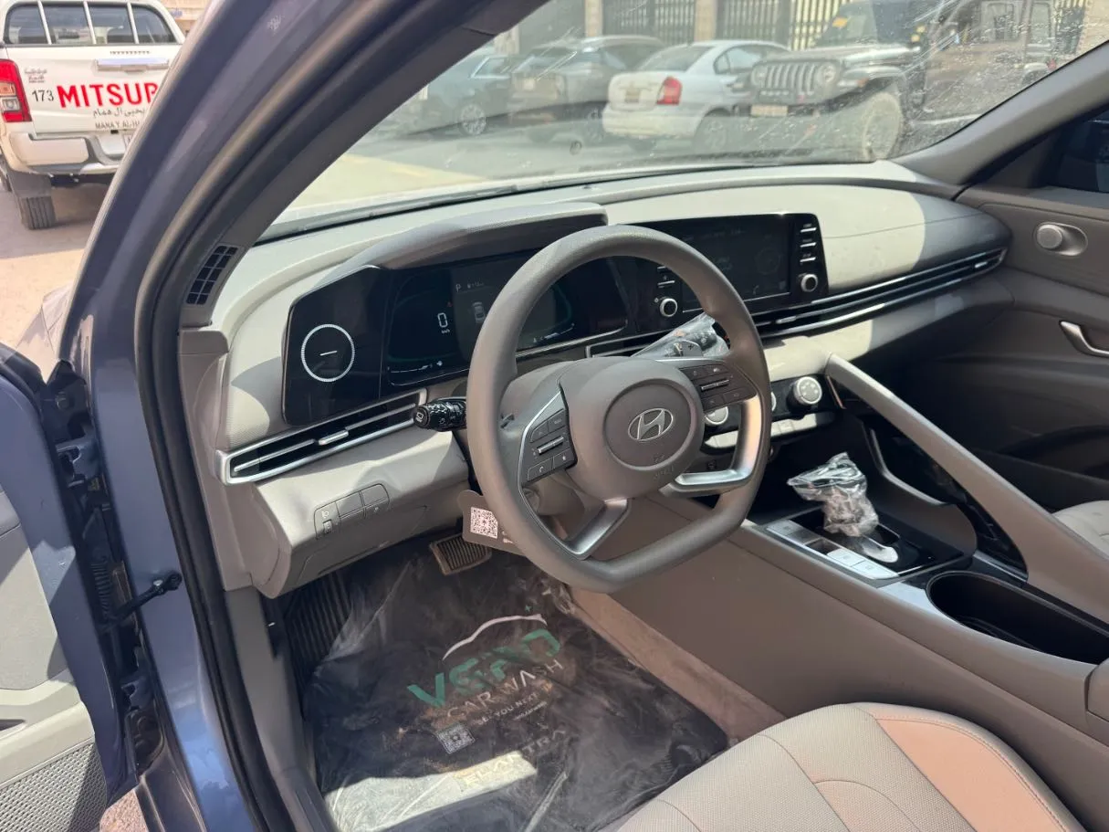 Car image 12