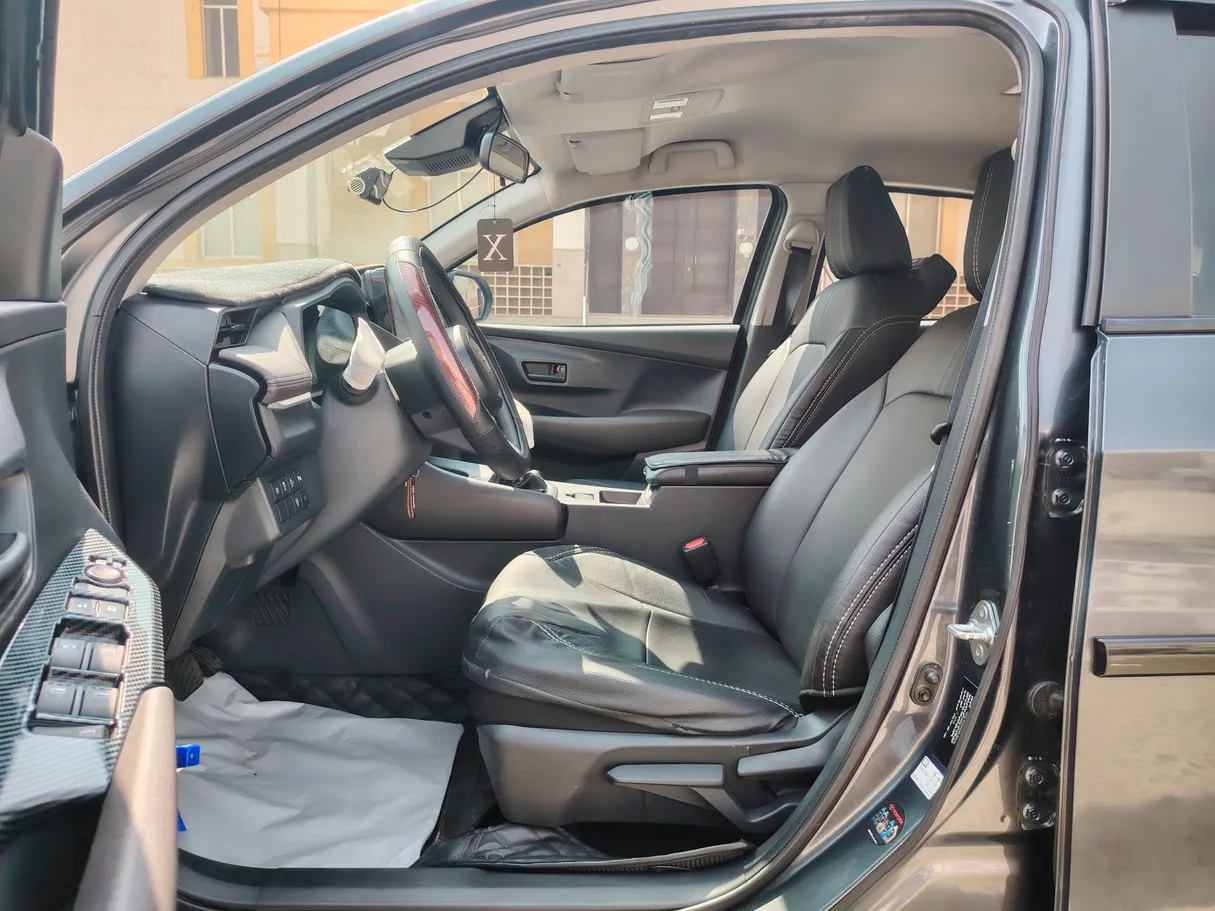 Car image 12