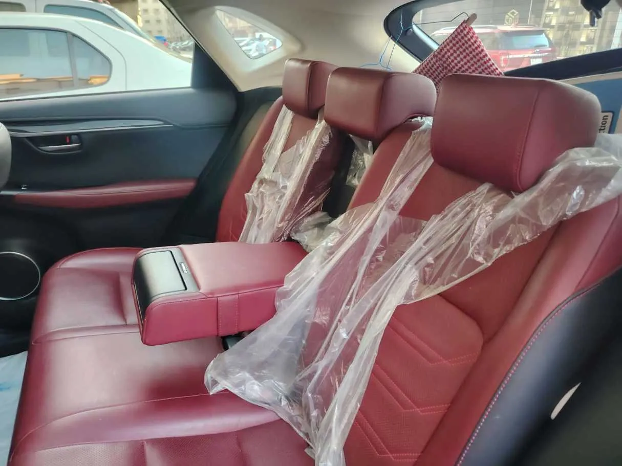 Car image 18