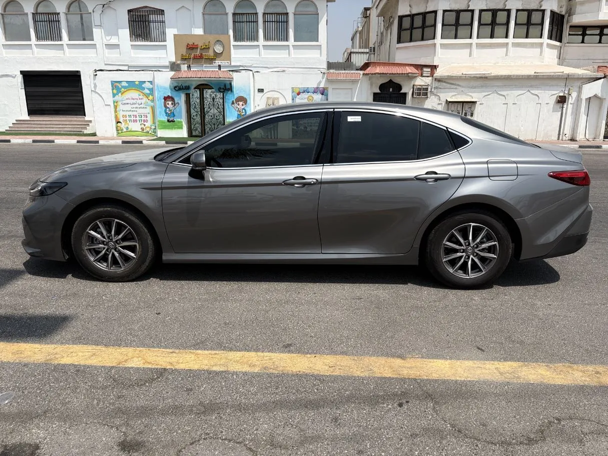Car image 8