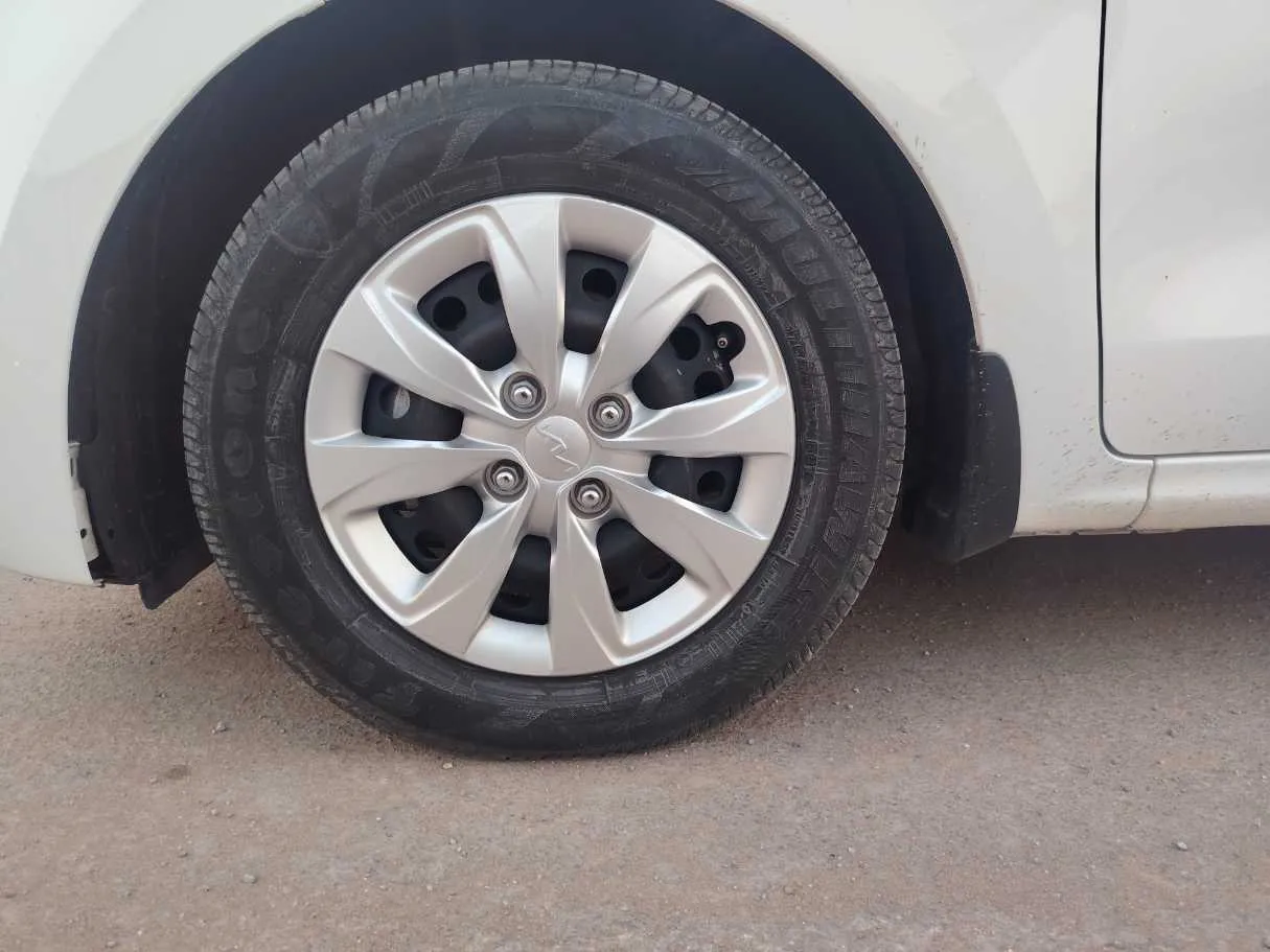 Car image 10