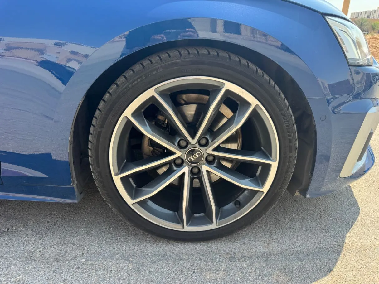 Car image 9