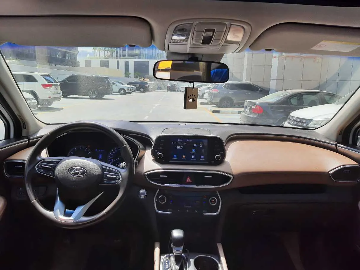 Car image 15