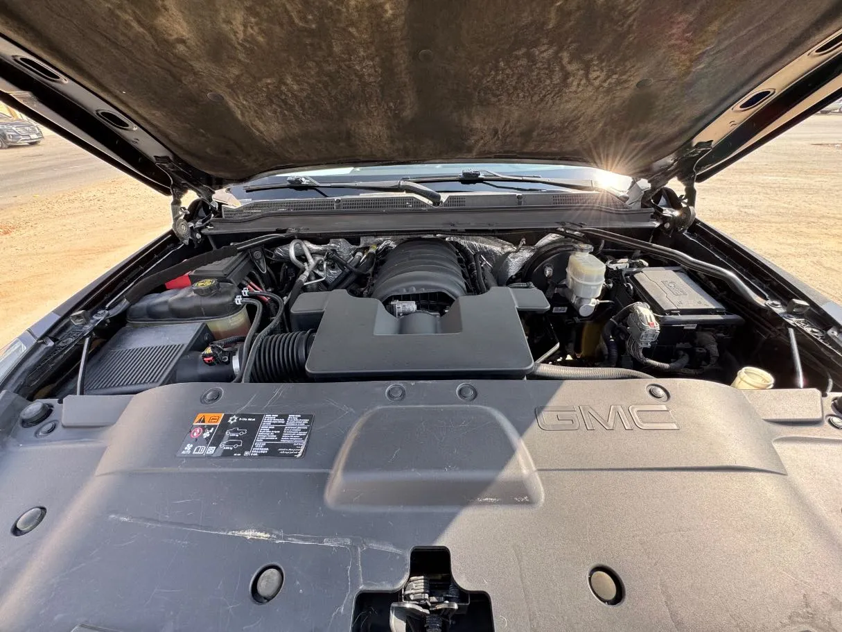 Car image 25