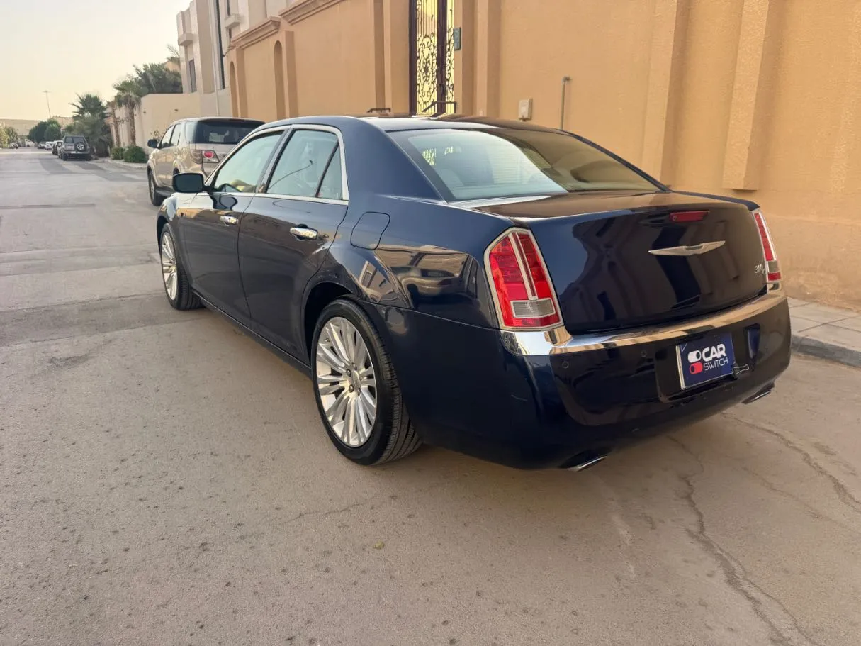 Car image 7