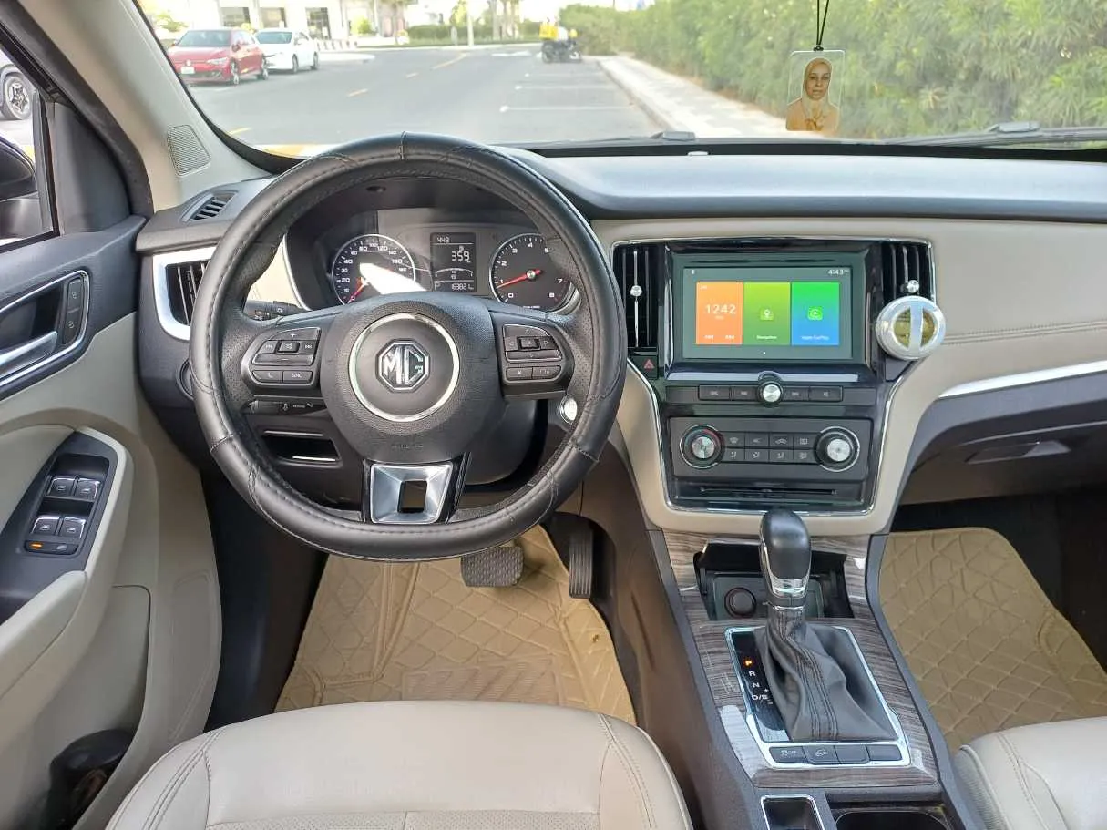 Car image 15