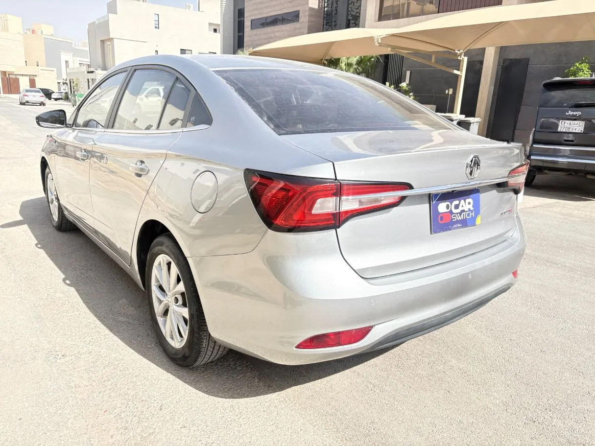 Car image 7