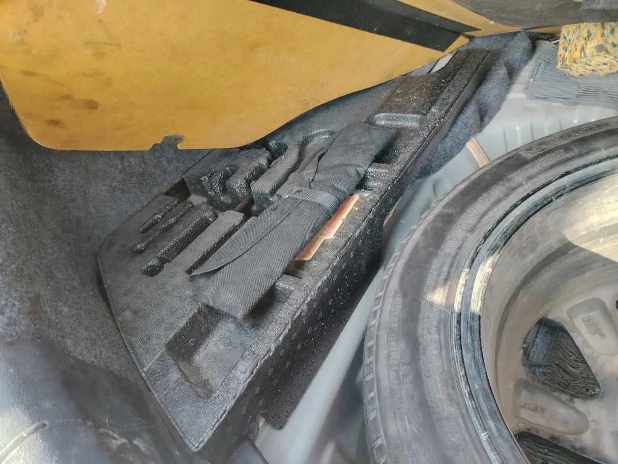 Car image 32