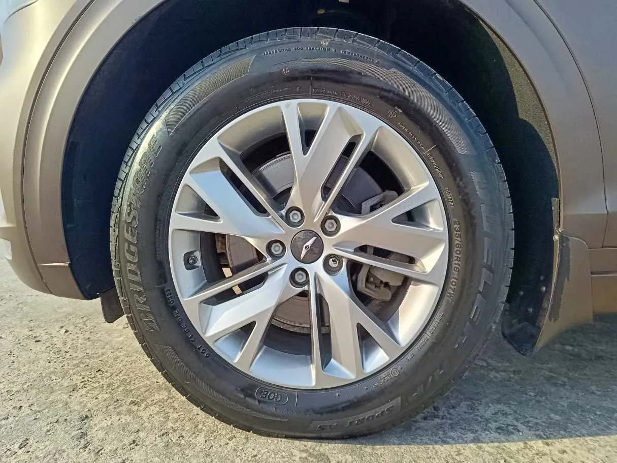 Car image 10