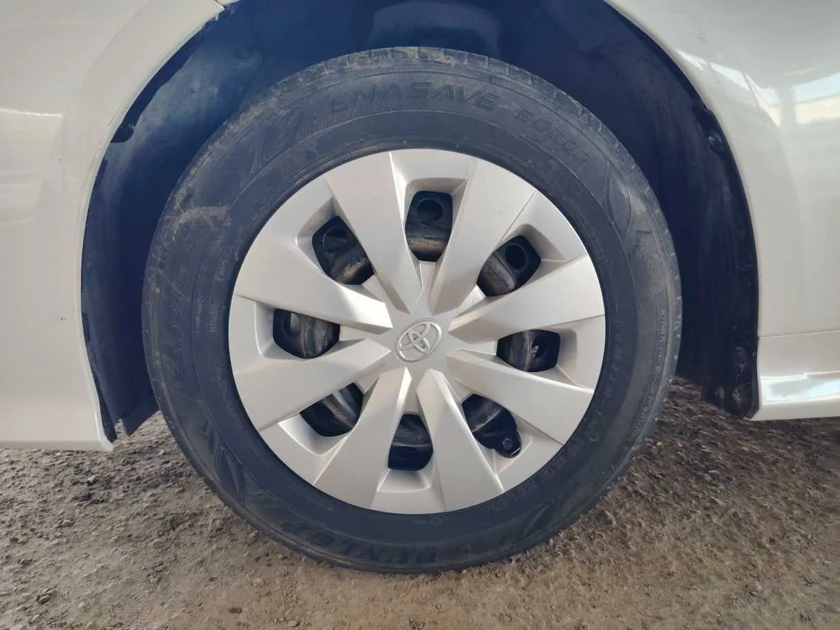 Car image 9
