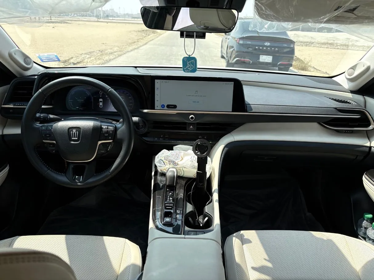 Car image 19