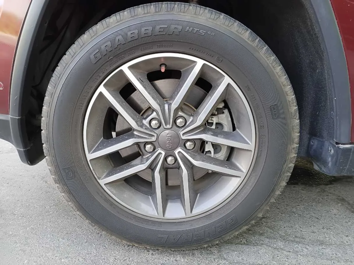 Car image 9