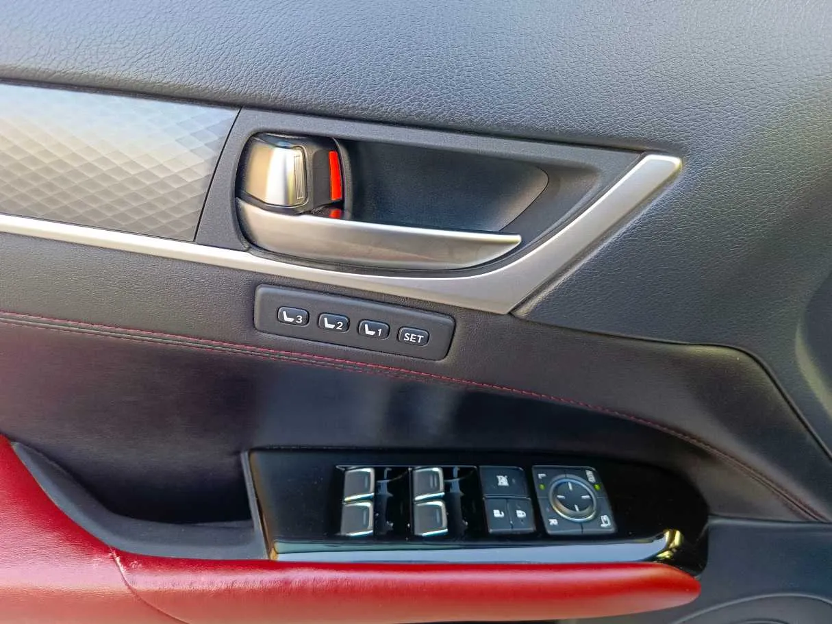 Car image 35