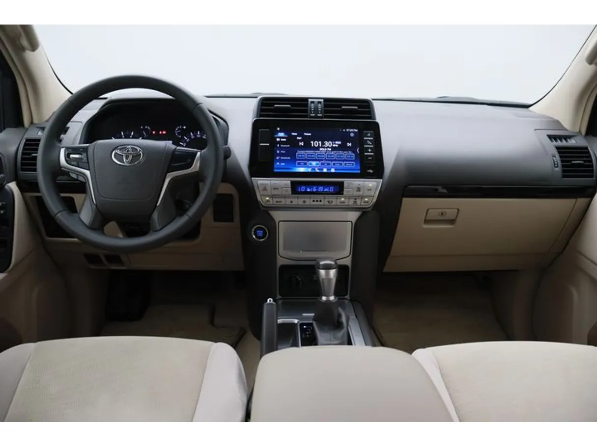 Car image 14
