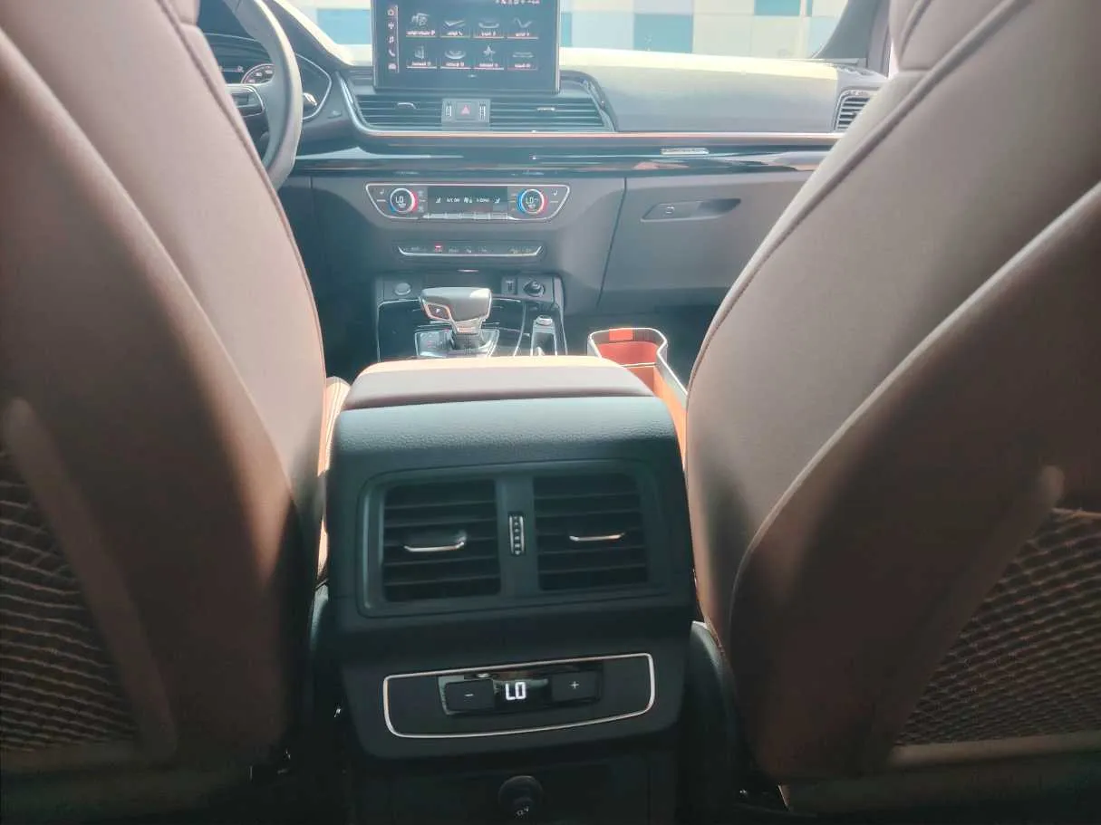 Car image 38