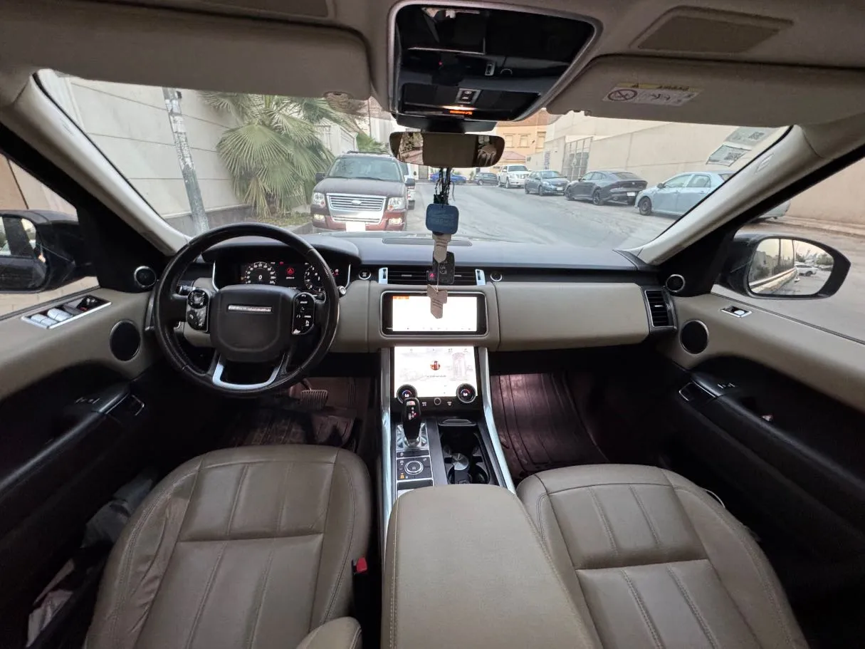 Car image 16