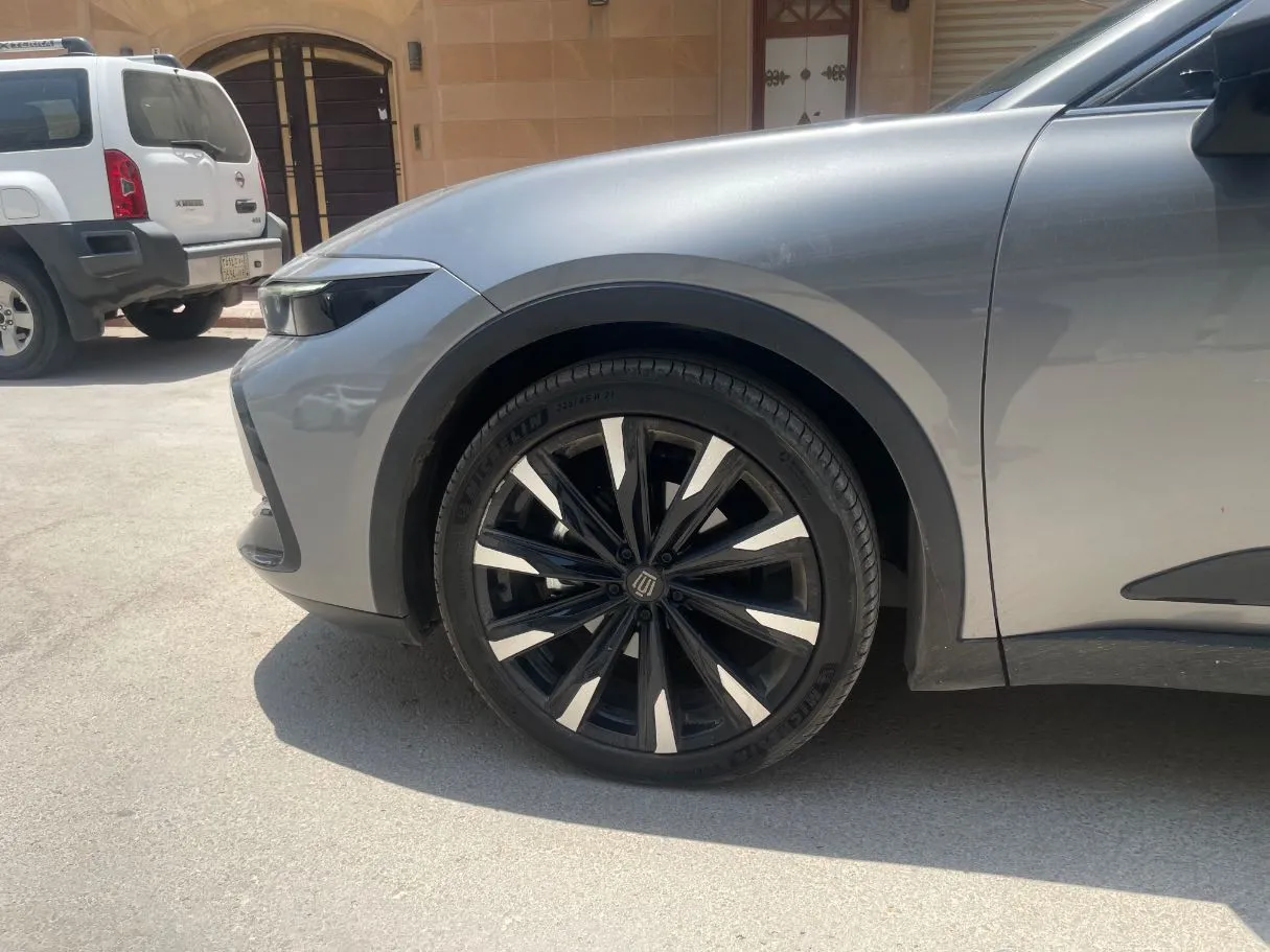 Car image 8
