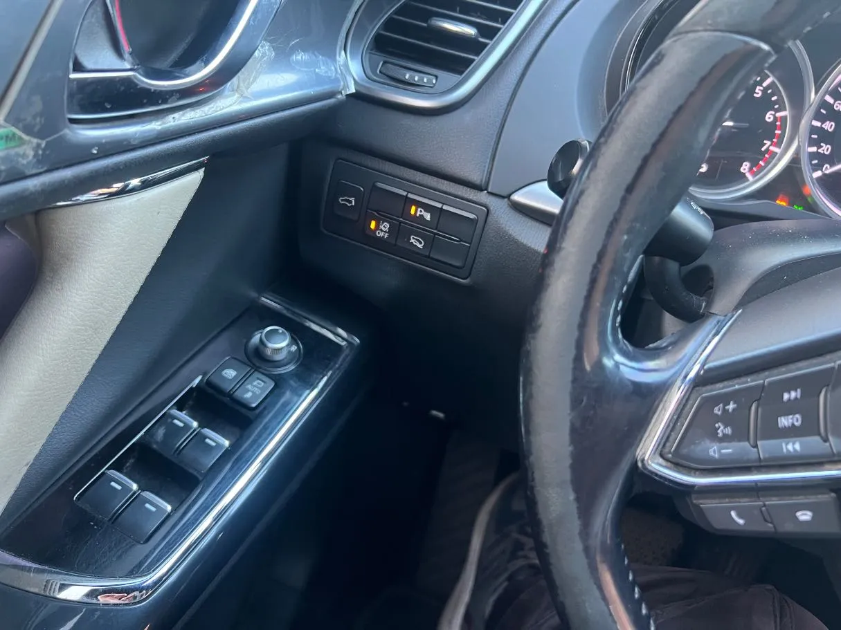 Car image 28