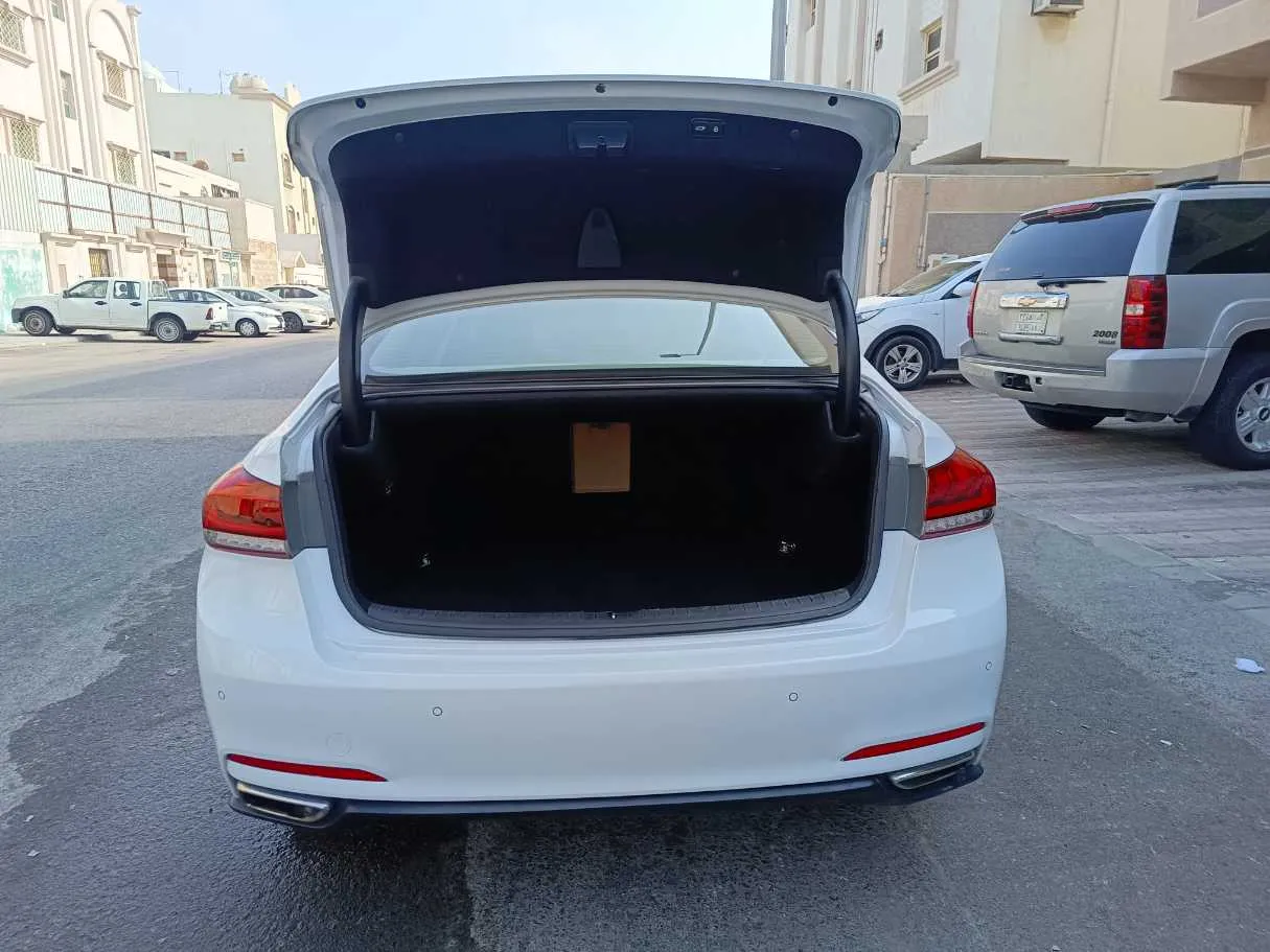 Car image 32