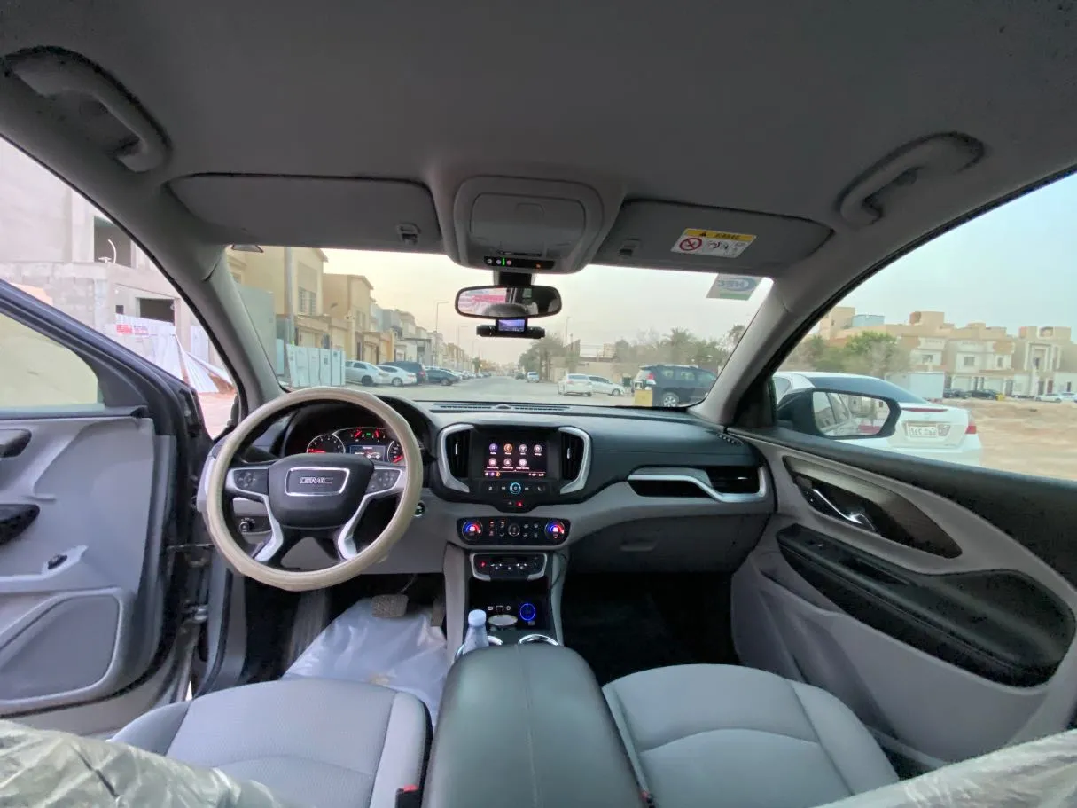 Car image 14