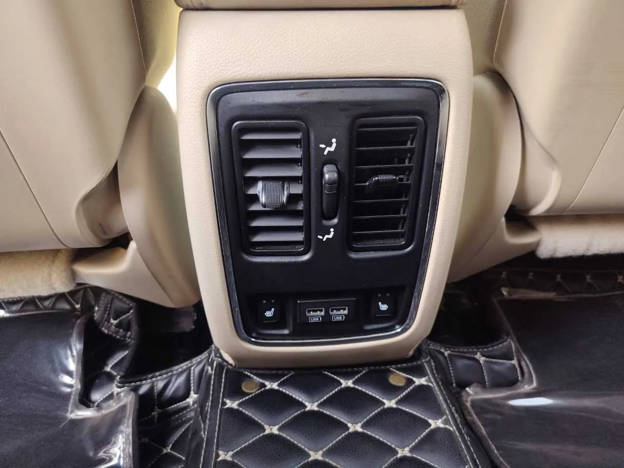 Car image 25