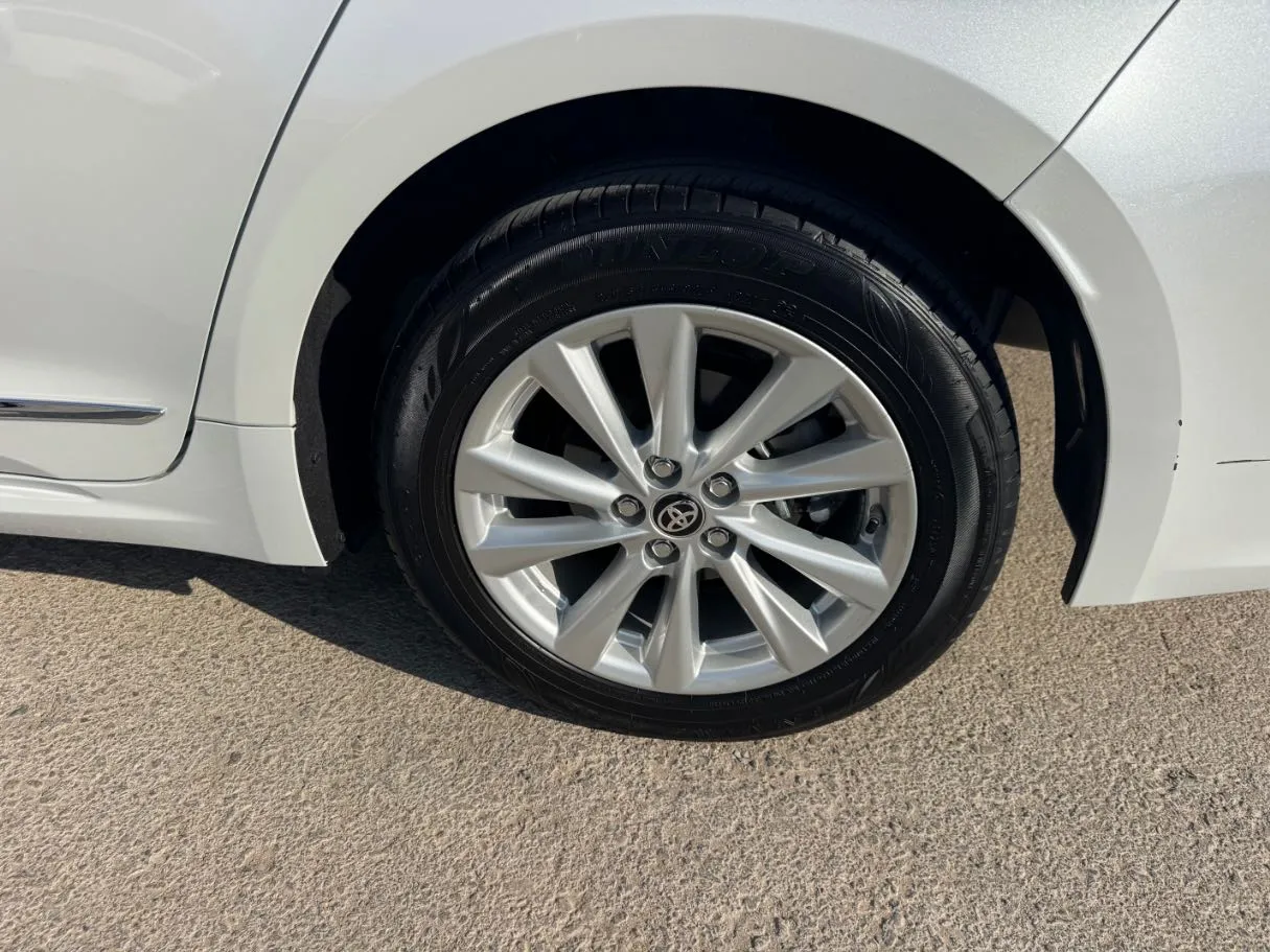 Car image 9