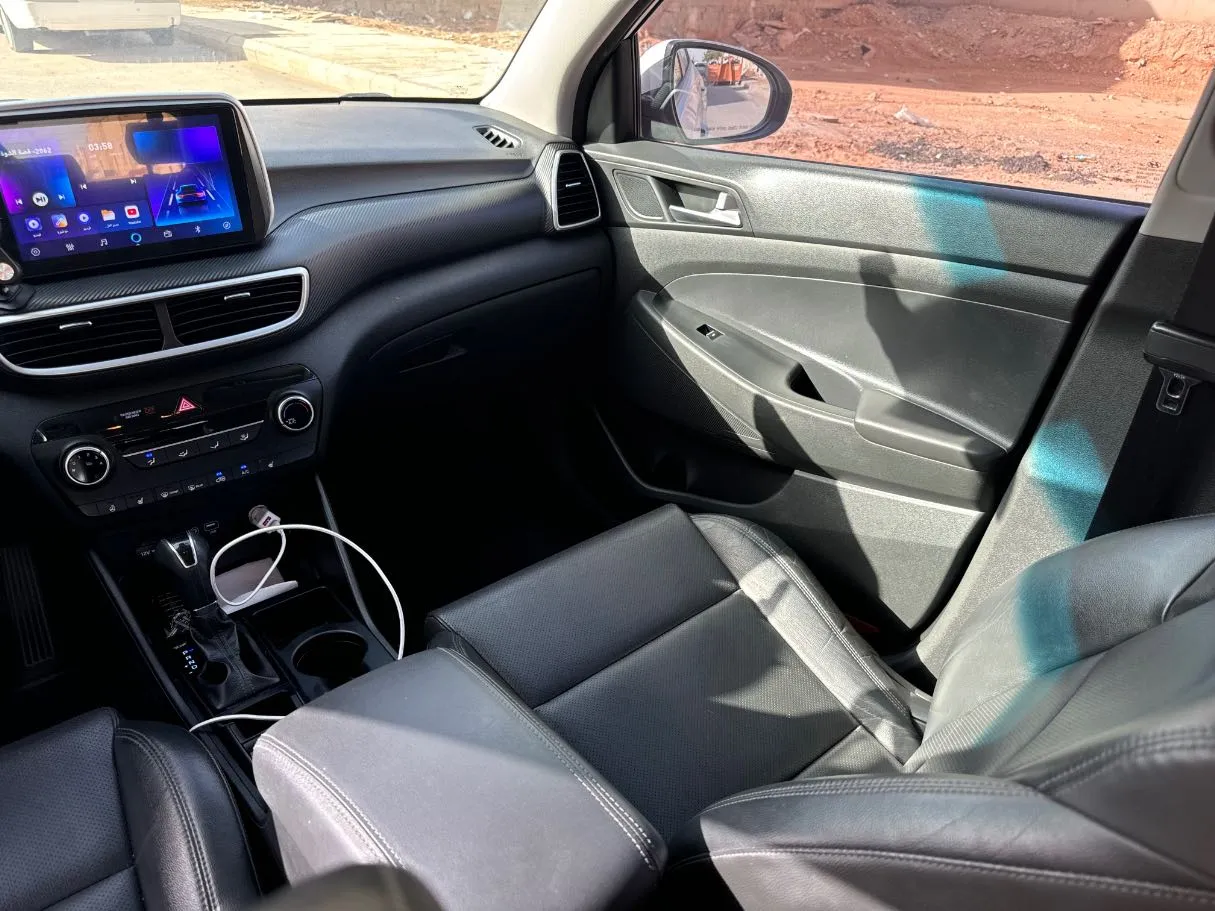 Car image 24