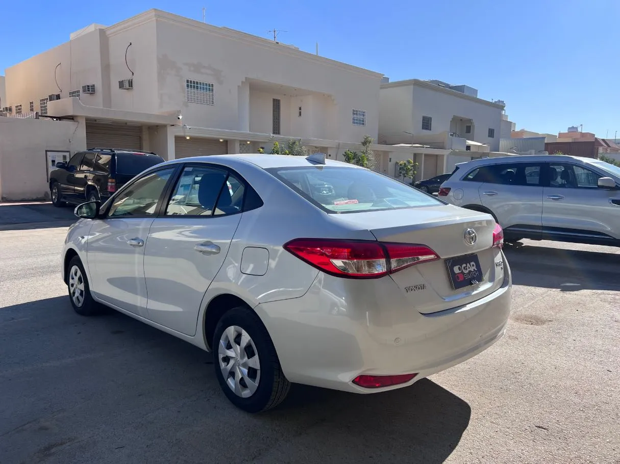 Car image 7