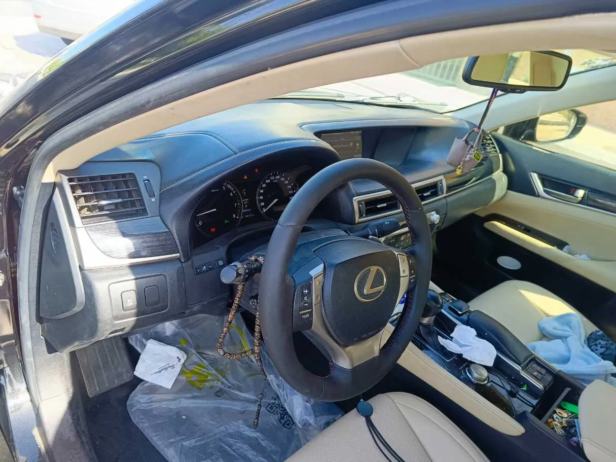 Car image 15