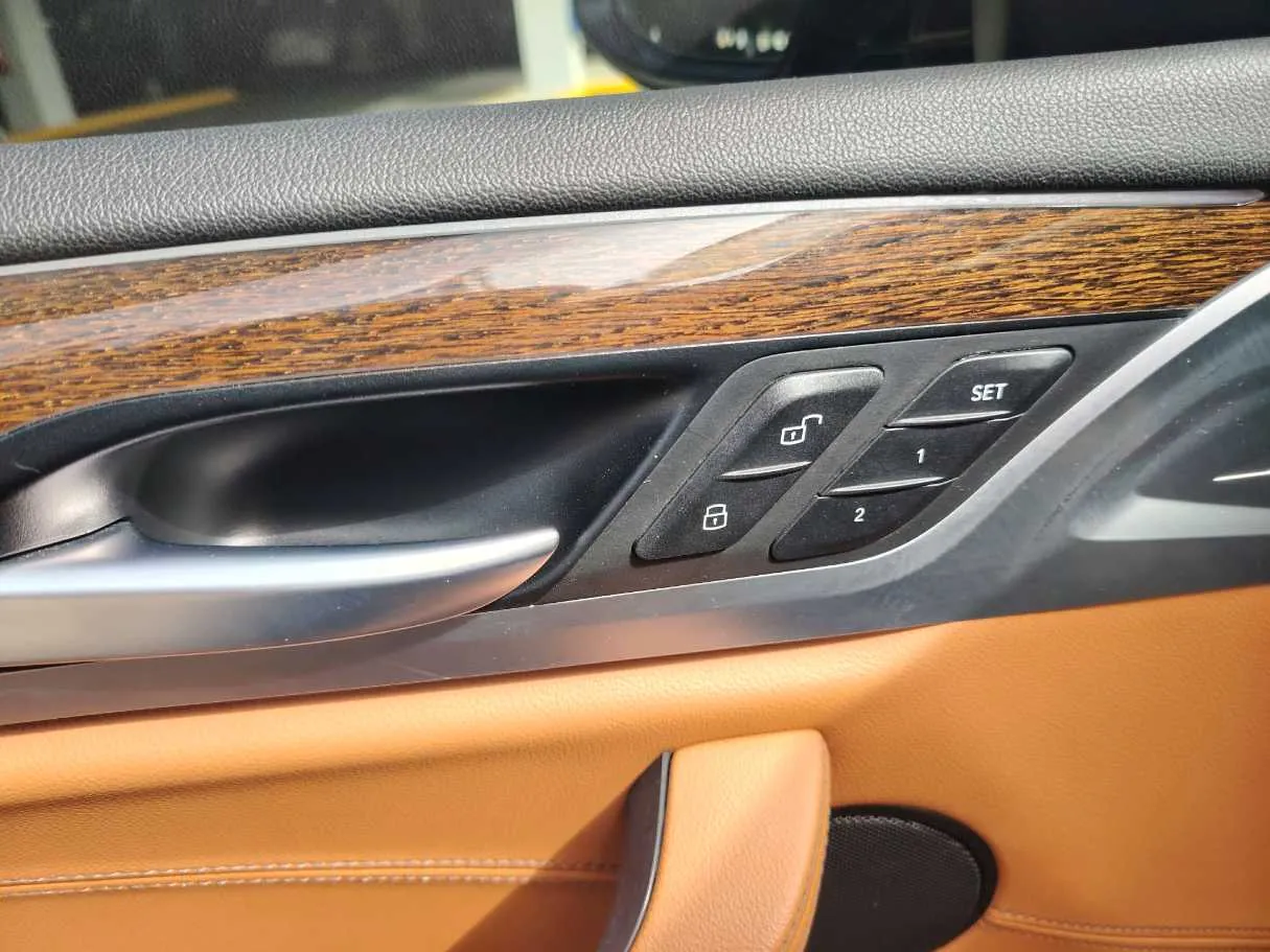 Car image 33